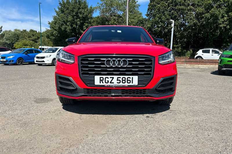 Audi Q2 1.5 Tfsi Cod 35 Black Edition Suv S Tro Red #2
