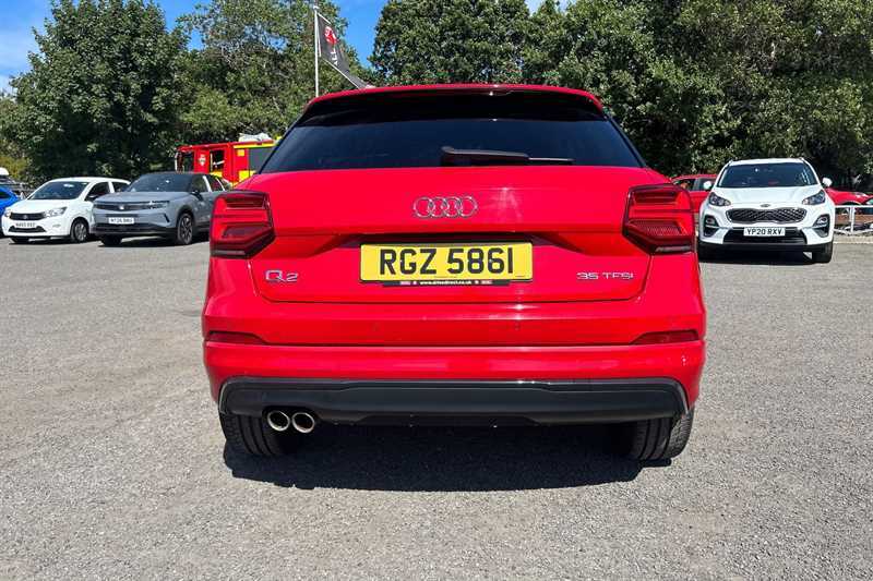 Audi Q2 1.5 Tfsi Cod 35 Black Edition Suv S Tro Red #4