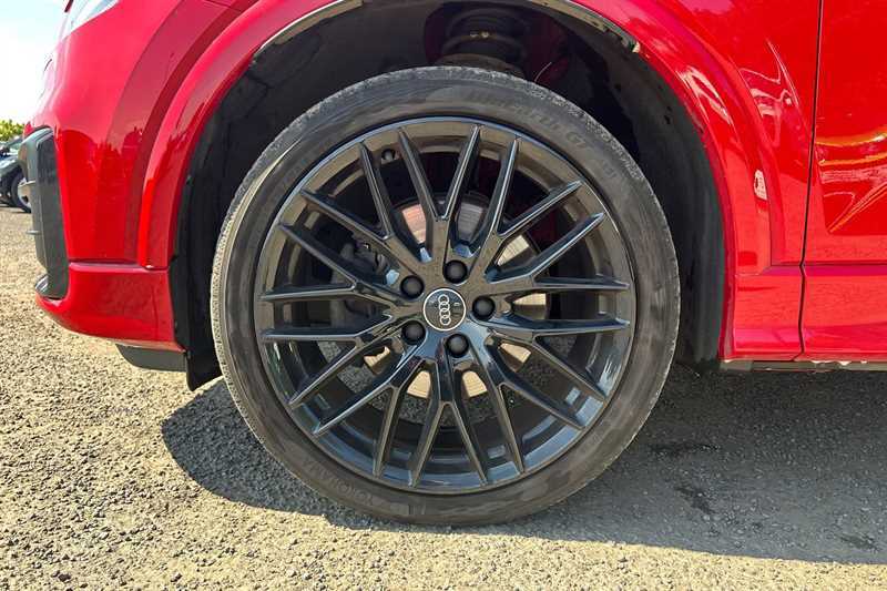 Audi Q2 1.5 Tfsi Cod 35 Black Edition Suv S Tro Red #5