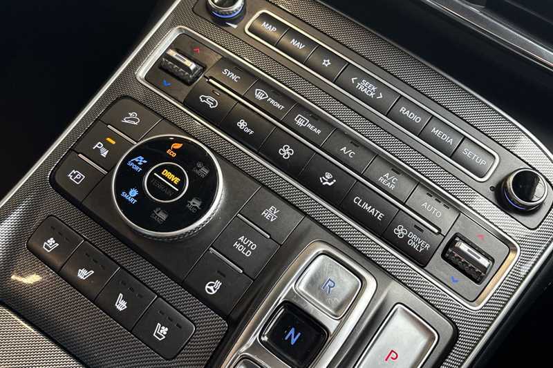 Hyundai Santa Fe Premium Black #40