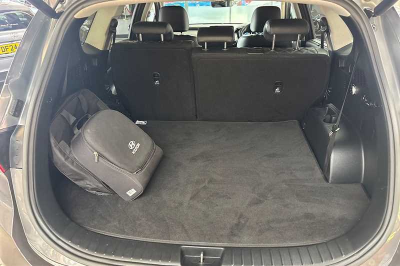 Hyundai Santa Fe Premium Black #25