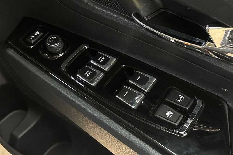 SsangYong Korando e-Motion 140Kw Ultimate 61.5Kwh Black #16
