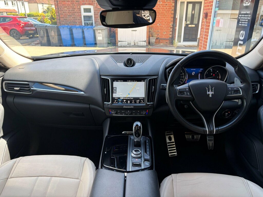 Maserati Levante 3L Null Black #7