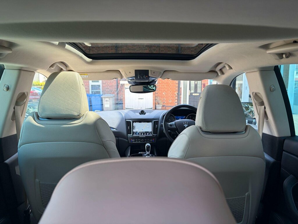 Maserati Levante 3L Null Black #10