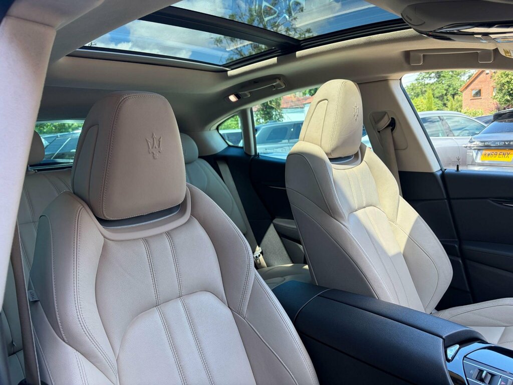 Maserati Levante 3L Null Black #20