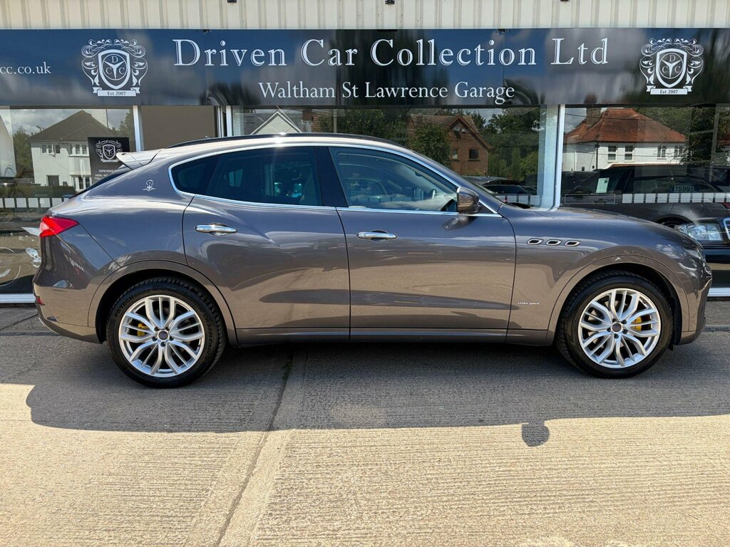 Maserati Levante 3L Null Black #14