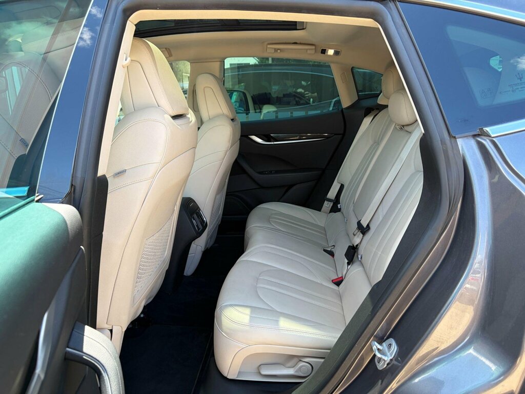 Maserati Levante 3L Null Black #9