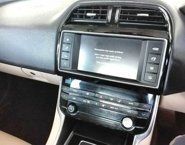 Jaguar XE 2.0I Prestige Saloon Euro 6 S S Grey #3
