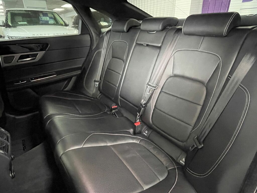 Jaguar XF Xf R-sport White #22