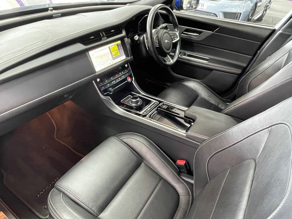 Jaguar XF Xf R-sport White #24