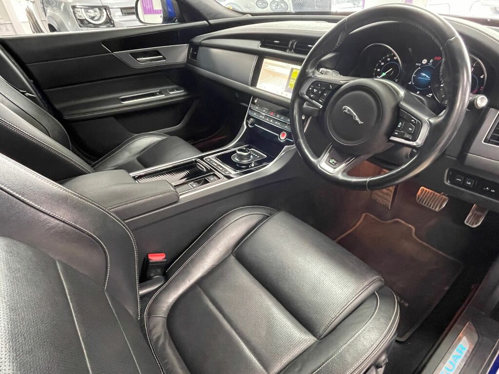 Jaguar XF Xf R-sport White #17