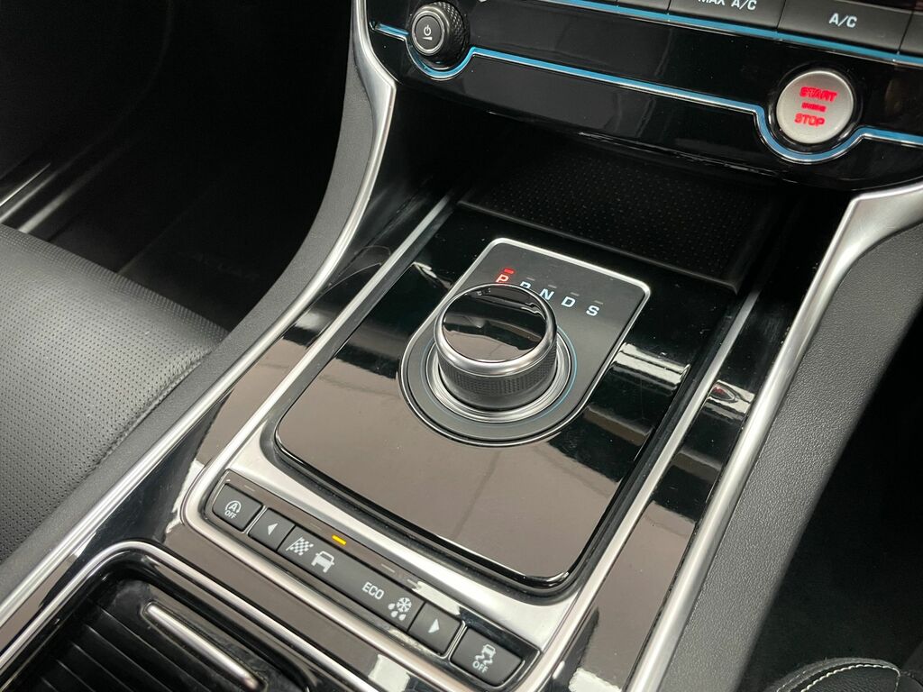 Jaguar XF Xf R-sport White #39