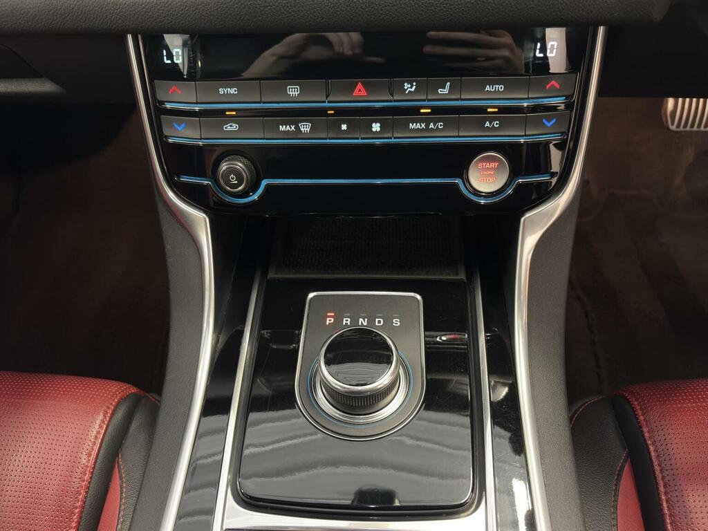 Jaguar XF 2.0D R-sport Saloon Awd Euro 6 S Black #32