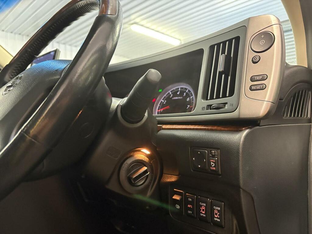 Nissan Elgrand Rider S 3.5I Only 44,000 Miles White #29