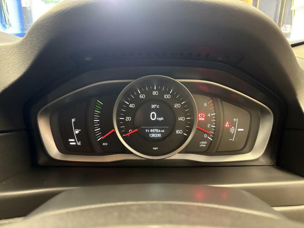 Volvo XC70  Gold #29