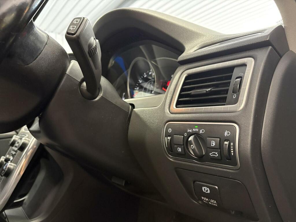 Volvo XC70  Gold #27