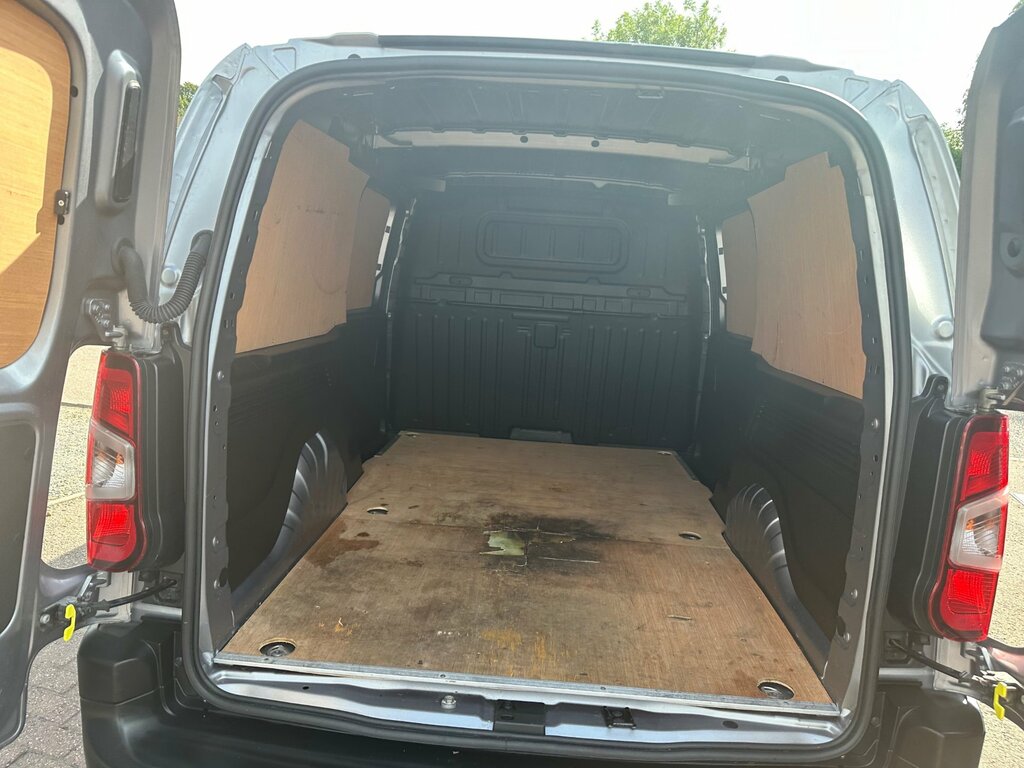 Vauxhall Combo 2300 100Kw Dynamic 50Kwh H1 Van 11Kwch White #10