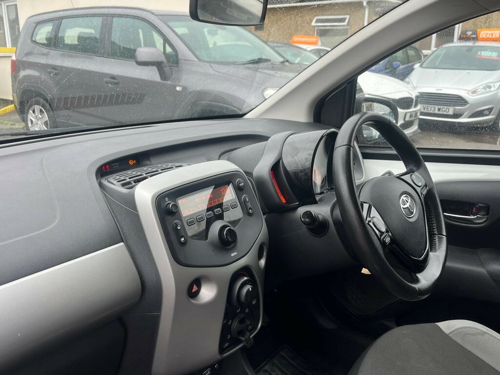 Toyota Aygo 1.0 Vvt-i X-play Euro 6 White