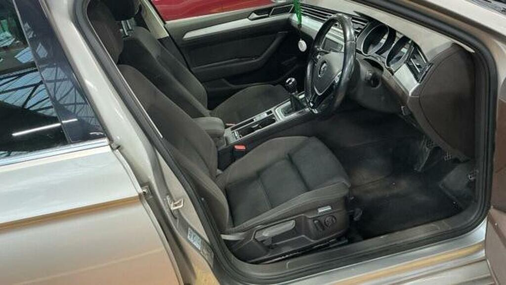 Volkswagen Passat Estate Se Business Tdi Bluemotion Estate F.s.h Sat Silver #9