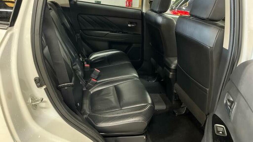 Mitsubishi Outlander Red #9
