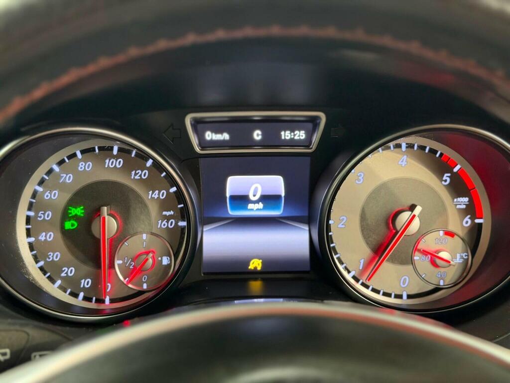 Mercedes-Benz GLA Class Gla 200 D Amg White #26