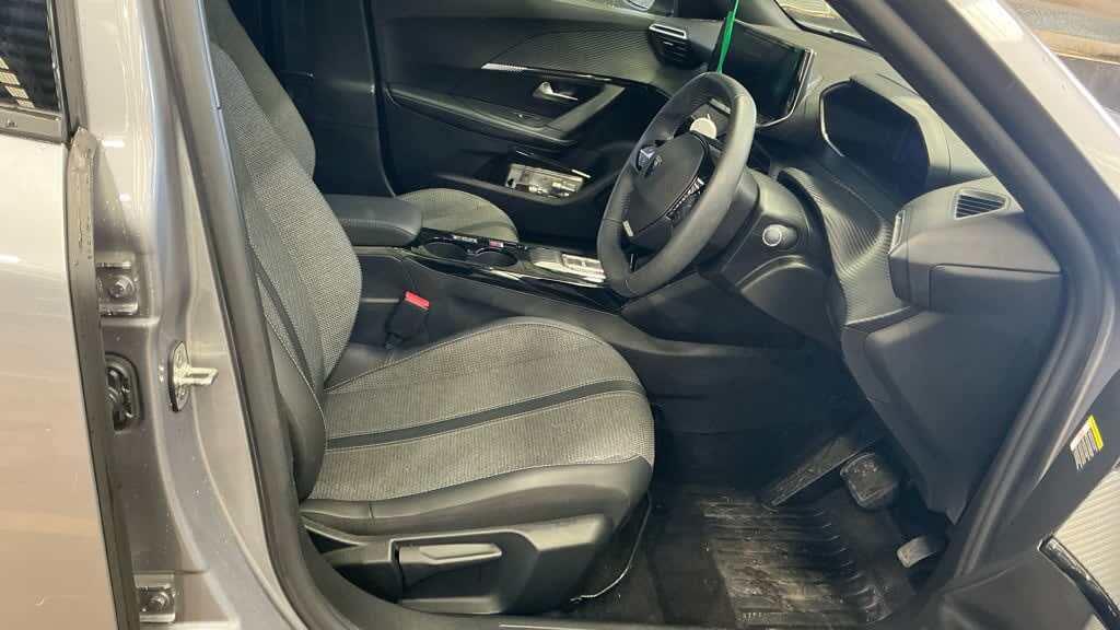 Peugeot e-2008 50Kwh Gt Suv 7Kw Charger 136  #8