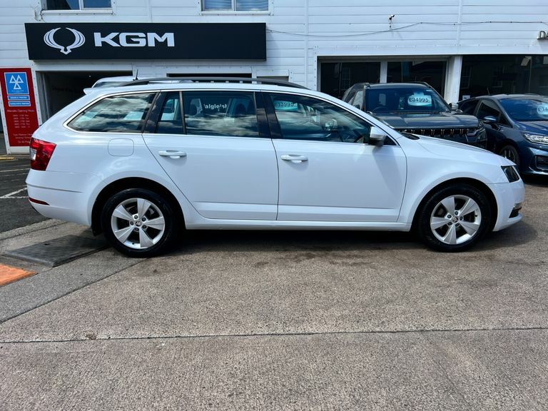Skoda Octavia Se Technology Tdi GM19FCU White #3