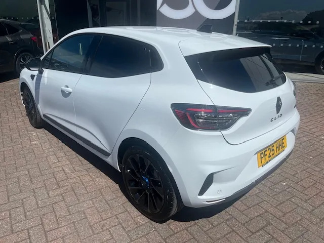 Renault Clio 1.6 E-tech Full Hybrid 145 Esprit Alpine PF25HHE White #3