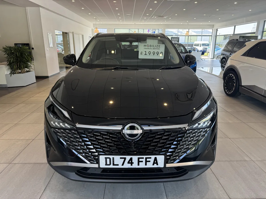 Nissan Qashqai 1.3 Dig-t Mh N-connecta Glass Roof Black