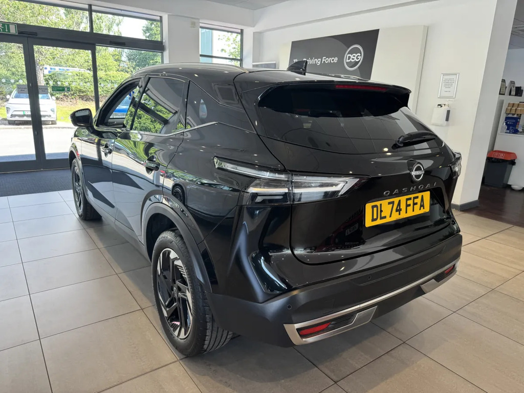 Nissan Qashqai 1.3 Dig-t Mh N-connecta Glass Roof DL74FFA Black #5