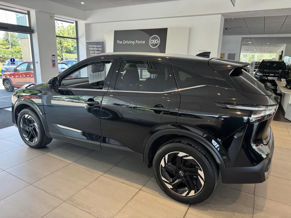Nissan Qashqai 1.3 Dig-t Mh N-connecta Glass Roof DL74FFA Black #4