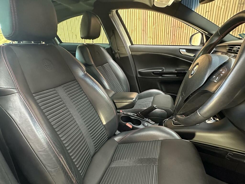 Alfa Romeo Giulietta Hatchback Black #21