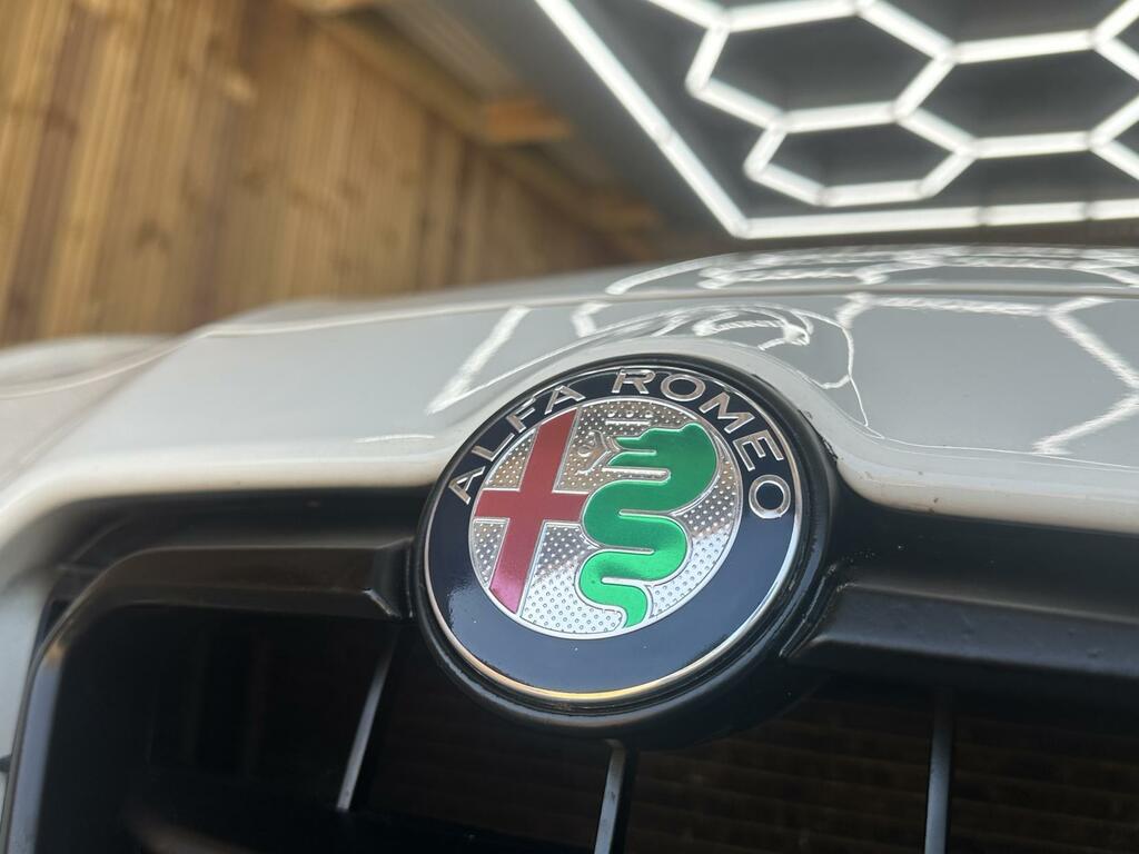Alfa Romeo Giulietta Hatchback Black #12