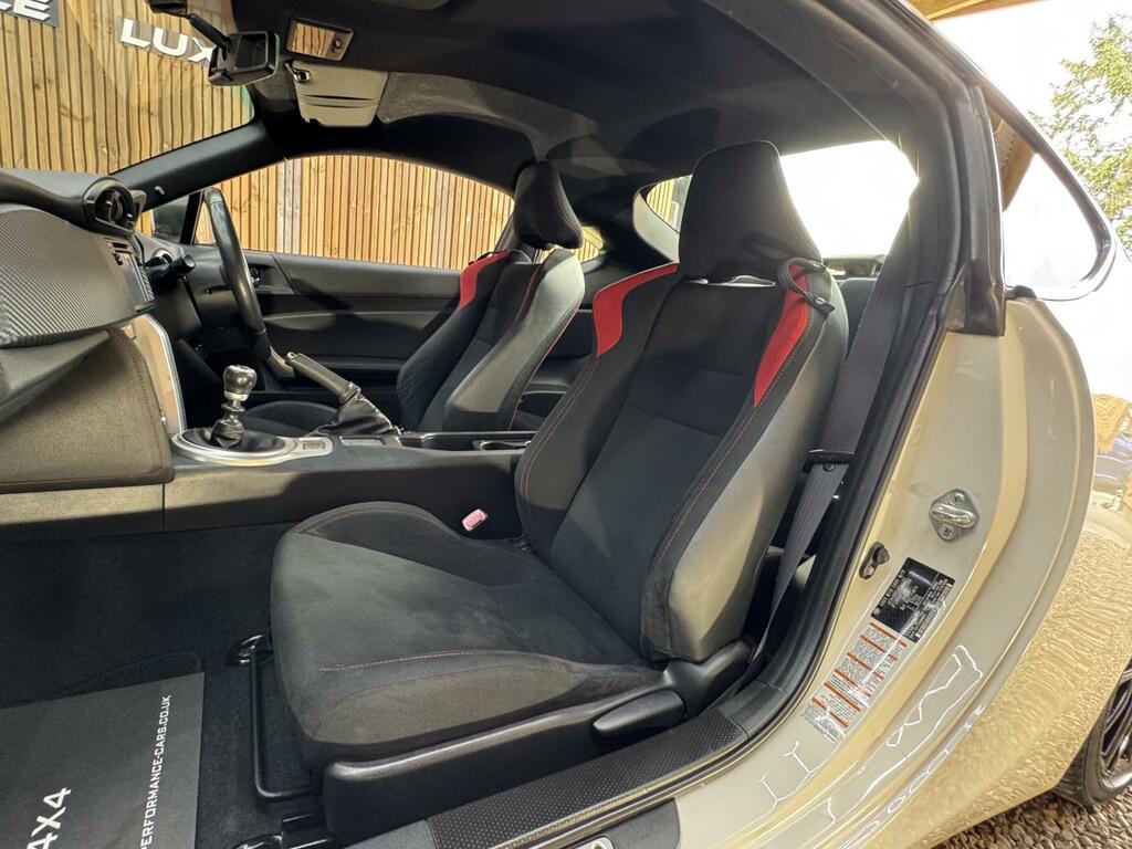 Toyota GT86 White #16