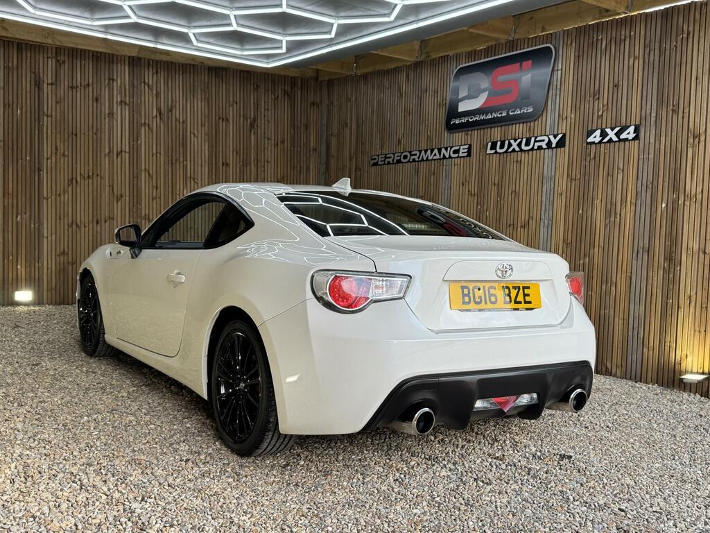 Toyota GT86 White #6