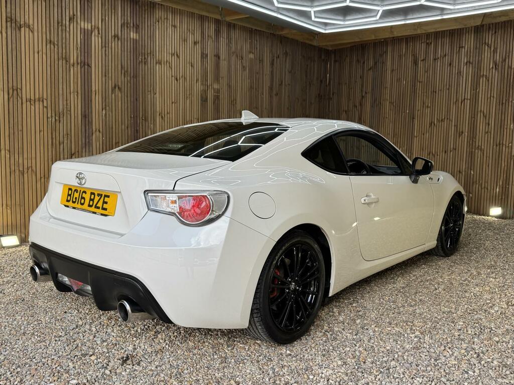 Toyota GT86 White #4