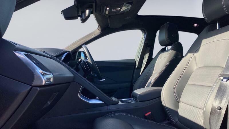 Jaguar E-Pace 2.0 D200 R-dynamic Black AU23GFX Red #3