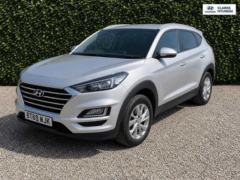 Hyundai Tucson 1.6 Gdi Se Nav Suv Euro 6 Ss BT69WJK Silver #3