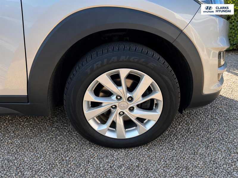 Hyundai Tucson 1.6 Gdi Se Nav Suv Euro 6 Ss BT69WJK Silver #5