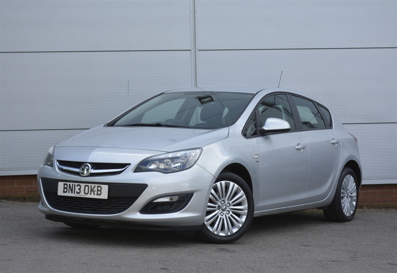 Vauxhall Astra 1.6 16V Energy Hatchback Euro 5 Silver #2