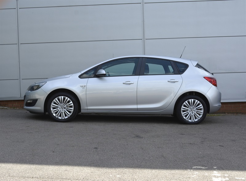 Vauxhall Astra 1.6 16V Energy Hatchback Euro 5 Silver #3