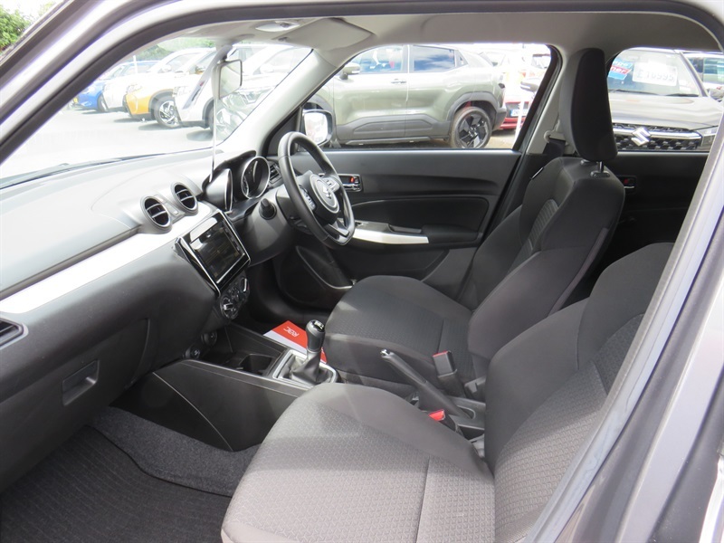 Suzuki Swift 1.2 Dualjet 83 12V Hybrid Sz-l 2024 Red #8
