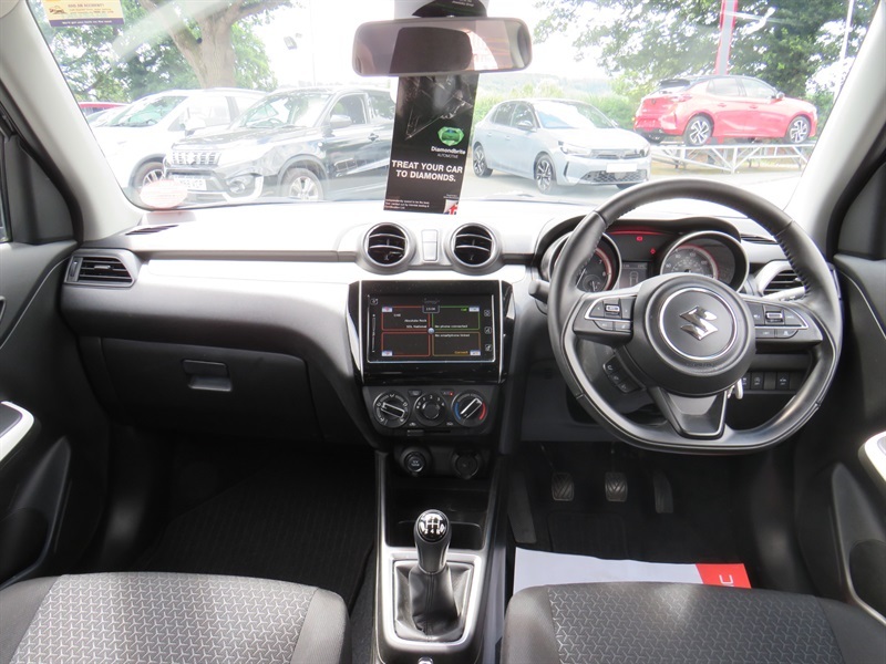 Suzuki Swift 1.2 Dualjet 83 12V Hybrid Sz-l 2024 Red #11