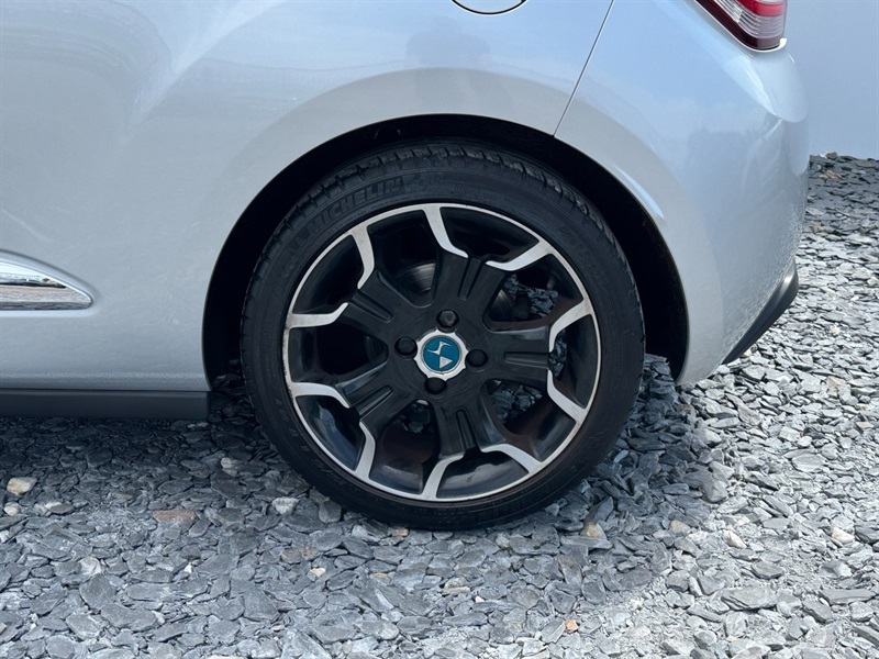 DS DS 3 1.2 Puretech Elegance Hatchback VX16KDZ Silver #6