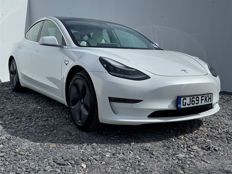 Tesla Model 3 Dual Motor Performance Saloon White
