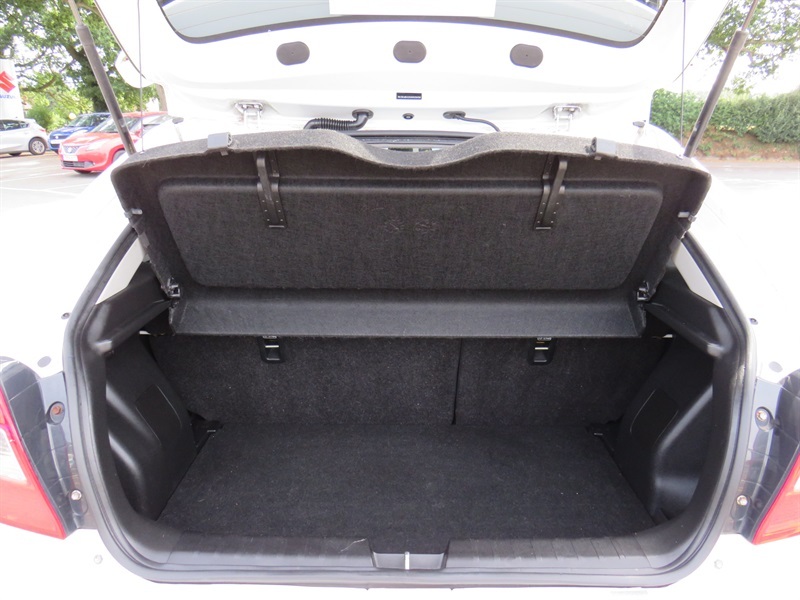 Suzuki Baleno Hatchback White #7