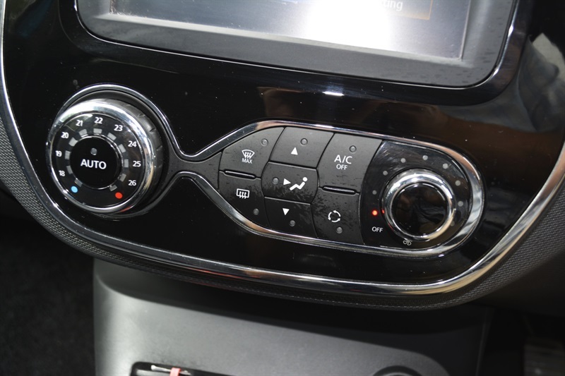 Renault Captur Black #16