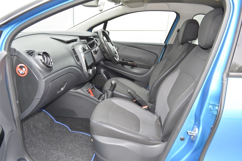 Renault Captur Black #12