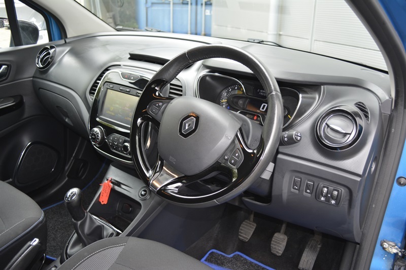Renault Captur Black #10