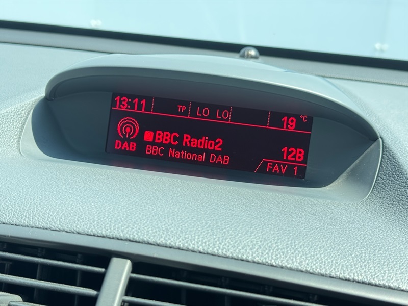 Vauxhall Mokka Hatchback White #16